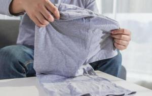 كيفية إزالة العلك من الملابس