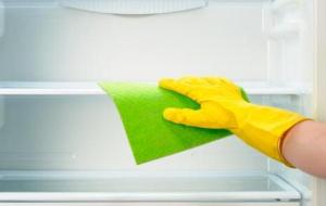 كيفية تنظيف الثلاجة