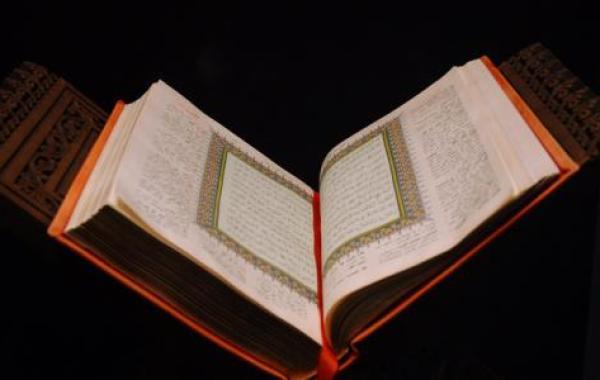 كم عدد أجزاء وأحزاب القرآن الكريم