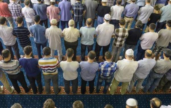 كيفية الإمامة في الصلاة