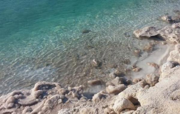 فوائد ماء البحر الميت
