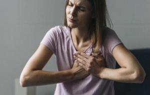 أعراض التهاب غدد الثدي