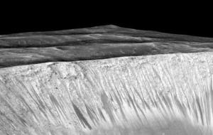 ظاهرة وجود الماء على سطح المريخ