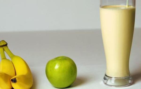 طريقة عمل عصير الموز والتفاح