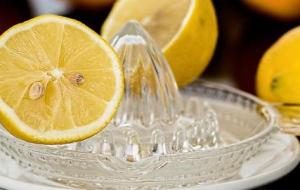 فوائد عصير الليمون للوجه