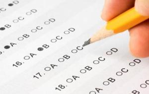 الفرق بين الامتحان والاختبار
