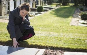 حكم زيارة المرأة الحائض للمقابر