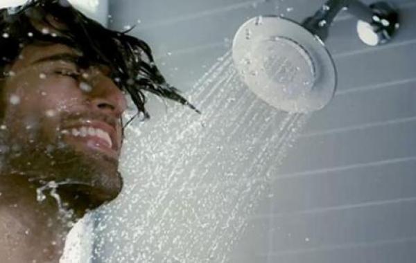 فوائد الاستحمام بالماء البارد بعد الرياضة