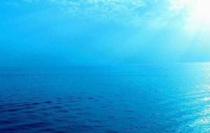 أين يقع البحر الأزرق