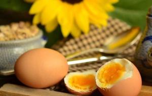 عدد السعرات الحرارية في البيض المسلوق