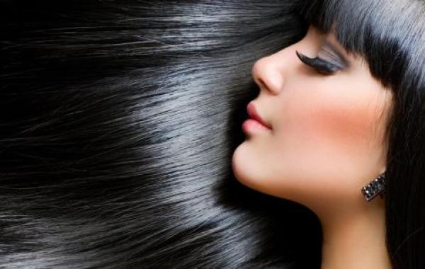 وصفات طبيعية لصبغ الشعر باللون الأسود