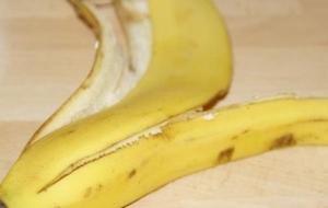 طريقة عمل قناع قشر الموز للشعر