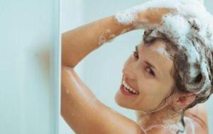 فوائد غسل الشعر يومياً