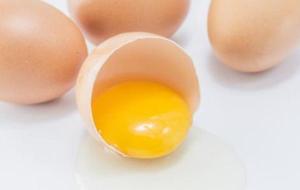 البيض للشعر الجاف