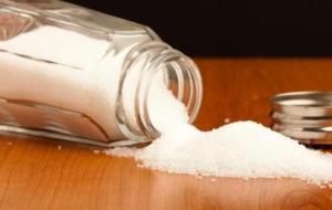 فوائد الملح للبشرة الدهنية