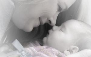 فوائد الرضاعة لجسم الأم