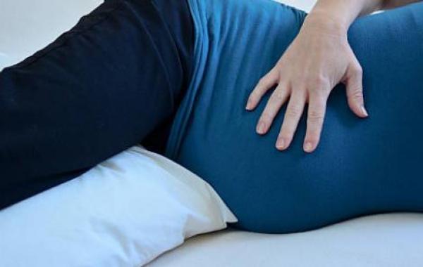 فوائد النوم على الجانب الأيسر للحامل