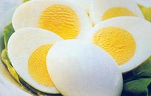 أضرار البيض المسلوق