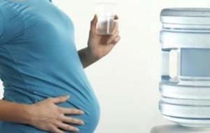 فوائد شرب الماء للحامل