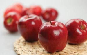 فوائد التفاح الأحمر