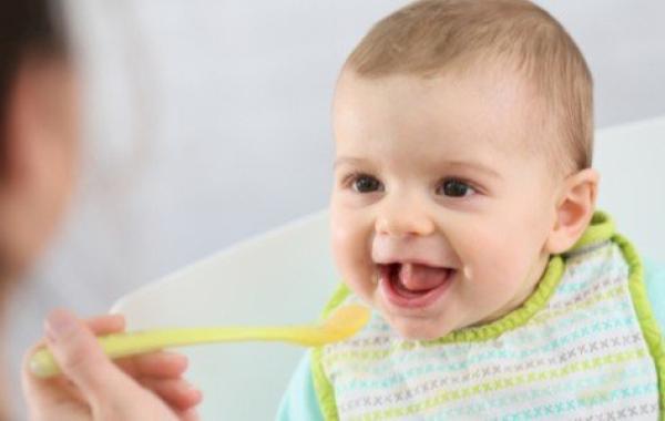 كيفية تغذية الطفل بعد الفطام