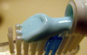 طرق تنظيف الأسنان