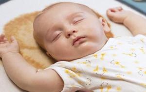 طريقة نوم الطفل الرضيع