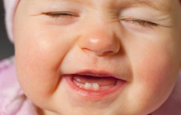 ظهور الأسنان عند الرضع