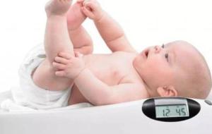 كم يكون وزن الطفل عند الولادة