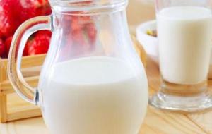 هل الحليب مفيد للقولون