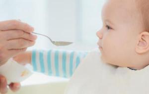 ماذا يأكل الطفل ذو الأربعة أشهر