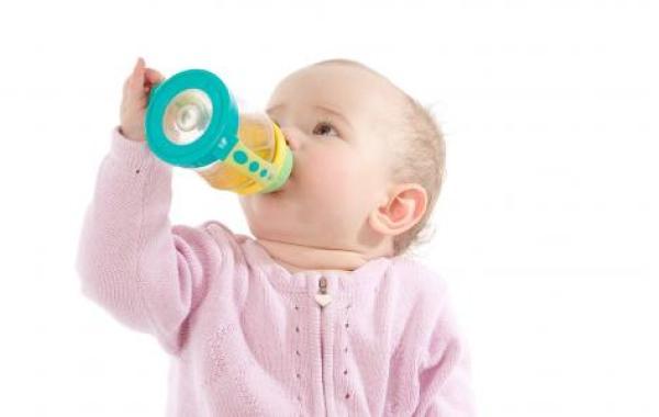 متى يشرب الرضيع العصير