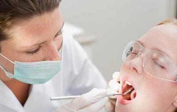 أنواع كسر الأسنان نتيجة حادث ما - فيديو