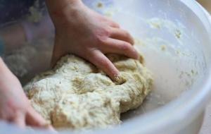 طريقة عمل عجينة خبز المسخن