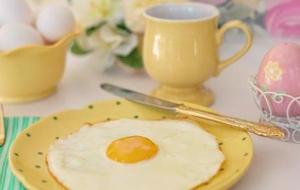 طريقة عمل البيض المقلي