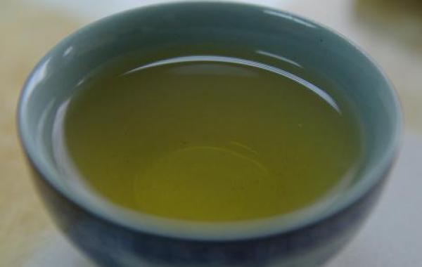 فوائد زيت الشاي الأخضر للبشرة