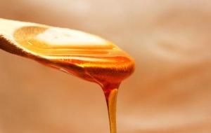 ما هي فوائد الخميرة والعسل للبشرة