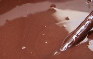 كيفية عمل صوص الشوكولاتة من الكاكاو