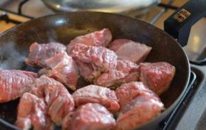 أطباق بقطع اللحم