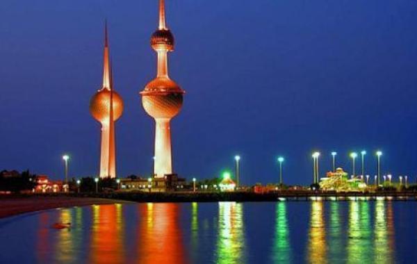 كم مساحة دولة الكويت