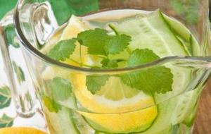 فوائد شرب الماء مع الليمون والخيار