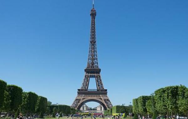 ما اسم أشهر برج في باريس