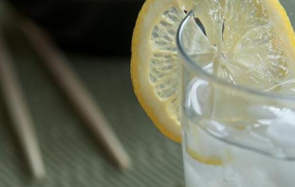 فوائد الليمون بالماء
