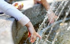 شرح مصادر الماء للأطفال