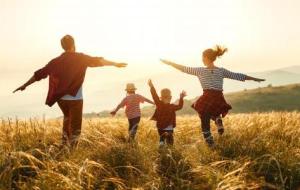 أهمية الأسرة في حياة الطفل