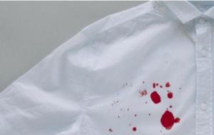 إزالة بقع الدم من الملابس البيضاء