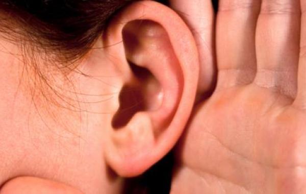 كيف تنمي مهارة الاستماع