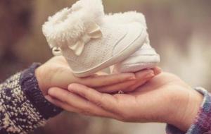 تفسير رؤية هدية الحذاء في المنام للمتزوجة