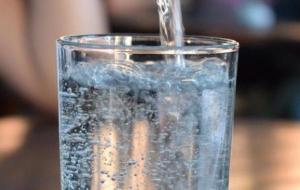 ماذا تسبب قلة شرب الماء للجسم