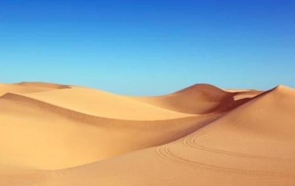 ما هي خصائص المناخ الصحراوي